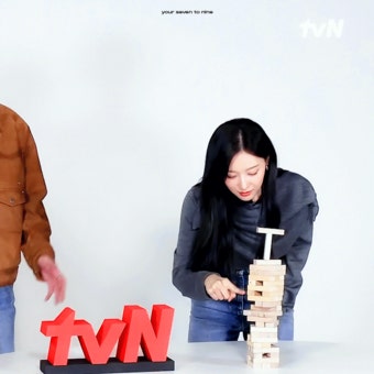 더쿠 - 티벤터뷰 백홍 (ˊσ̴̶̷σ̴̶̷ˋ).*.gif