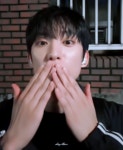 더쿠 - 찬이 어제 위버스 라이브 켰을때 얼굴