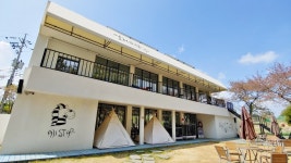 알리스타 케냐커피 창녕점, 명덕지 뷰를 감상할 수 있는 예쁜 애견동반카페