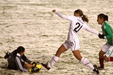美 여자 축구 레전드 알렉스 모건 골든 슈 벗다...선수 생활 은퇴 : kinis Sportugese 美 여자 축구 레전드 알렉스 모건 골든 슈 벗다...... 