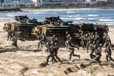 해병닷컴 - 해병대 신병 1298기 3교육대 3주차 - KAAV탑승훈련