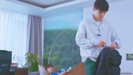 더쿠 - 완이가 기태 백허그하는거 왜 이리 좋은지.gif (8화)