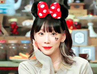 더쿠 - 얼굴 자랑하려고 놀토 나오는 것 같은 태연.gif