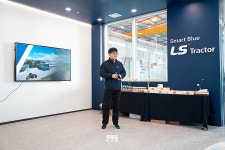 자율작업 트랙터랑 대결해서 이기면 1억3천만원 준다! – LS 엠트론 MT7