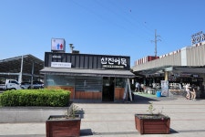 함안 휴게소 (순천방향)에는 가벼운 산책 휴식공간이 있다. 함안ECO프렌즈