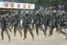 해병닷컴 - 해병대 신병 1303기 1교육대 극기주 - 산악돌격훈련