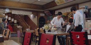 더쿠 - [동백꽃 필 무렵] 형들한테 혼나는 용식이 (Feat.인교진&뽕뜨락)