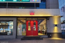 할리스의 핑크빛 봄 | 해피 도넛 딸기 할리치노