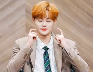 더쿠 - 진짜 반짝반짝 오늘도 이름값 하는 빛날 휘(輝)