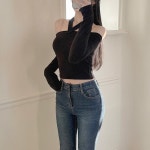 브링썸 (2가지연출) 슬림핏 투웨이 홀터넥 스카프 오프숄더크롭티