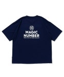 MAGIC NUMBER（マジック ナンバー）の「【MAGIC NUMBER】 STOCK LOGO US COTTON T-SHIRT ストックロゴユーエスコットンティーシャツ... 