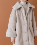 Kastane（カスタネ）の「【リバーシブル】ハイネックリバボアムートンジャケット/コート（ムートンコート）」 - WEAR