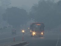 Delhi Air Pollution | Air Quality In Delhi Slips To 'Very Poor' Category Video | Air Quality In Delhi Slips To Very... 