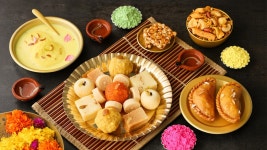 Celebrate Holi With Sweet Treats From Mithaas And Mad Over Donuts. Use The NDTV Big Bonus App To Earn Rewards Sponsored Content... 