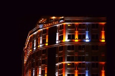 정면, 시티, 하늘, 집, 주거 지역, 반사, 네온, 어둠, 도심, 분양 아파트, 호텔, 한밤중 4928x3264 - Crea Park - 1596439 - 무료 이미지 - PxHere