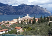 무료 이미지 : Malcesine, Lake Garda, 이탈리아, 시티, 하늘, 산촌, 도시, 호수, 나무, 마을, 알프스 산맥, 바다, 마운트 풍경, 관광... 