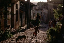 어두운, 대조, 가난한, 골목, 스크린 샷, 도로, 엷은 황갈색, 조약돌, 마을, 뒤뜰, 그림자, 집 2390x1603 - JonasO - 1590801 - 무료 이미지 - PxHere