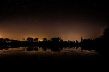 무료 이미지 : 경치, 자연, 숲, 산, 겨울, 빛, 하늘, 별, 새벽, 저녁, 공간, 어둠, 전나무, 조명, 천문학, 한밤중, 낙엽송, 천체, 생체... 