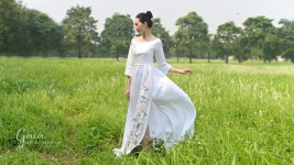 혼례, 목장, 베일, 휴양, 들, 좌석, 패션 액세서리, 장난, 농원, 전통, 의식, 로맨스, 고급 패션, 농장, 야생화, 어린이, 사진 촬영 2200x1238... 