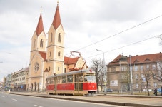 무료 이미지 : 시가 전차, 트램 웨이, 수송, 경계표, 하늘, 건물, 이웃, 시티, 차량, 대도시 지역, 거리, 정면, 집, 교회에 4928x3264... 