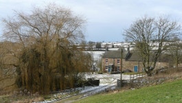 무료 이미지 : 눈, 나무, 농장, 식물, 하늘, 건물, 구름, 자연 경관... 지붕, 운하, 수송, 강 3065x1735 - kevlahead - 1693364 - 무료 이미지 - PxHere