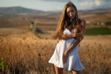 무료 이미지 : 하늘, 바다, 헤어 스타일, 아름다움, 대양, 긴 머리, 구름, 수평선, 사진술, 인간의, 일몰, 바닷가, 흑발, 백라이팅, 웨이브... 
