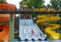 무료 이미지 : 여름, 휴양, 놀이 공원, 여가, 수영, 운동장, 워터 파크, 계략, 팽창 식, 열기파, 야외 레크리에이션, 비 건축물, 야외... 