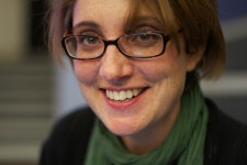 무료 이미지 : 사람, 여자, 초상화, 표정, 미소, 고령자, 닫다, 얼굴, 코, 눈, 안경, 머리, 피부, 웃음, 열린 12, 감정, 인물 사진, 시력... 