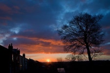 무료 이미지 : 수평선, 실루엣, 구름, 태양, 해돋이, 일몰, 햇빛, 흐린, 새벽, 분위기, 어두운, 황혼, 파노라마의, 저녁, 주황색, 푸른, 니콘... 