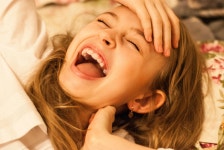 무료 이미지 : 사람, 소녀, 초상화, 어린이, 귀, 표정, 말뿐인, 미소, 입, 닫다, 인간의 몸, 얼굴, 코, 장난, 유아, 눈, 머리, 피부, 아름다움... 