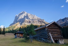 무료 이미지 : 경치, 황야, 보행, 하이킹, 모험, 골짜기, 휴가, 오두막, 마을, 관광 여행, 산등성이, 알프스 산맥, 배낭 여행, 고원, 농촌... 