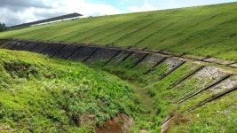 무료 이미지 : 포도원, 들, 농장, 언덕, 골짜기, 녹색, 수확고, 목장, 흙, 경계표, 댐, 농업, 고지, 수로, 테라스, 목초지, 관목, 농원, 고원... 