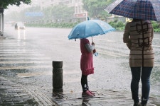 후지 필름, 중국말, 우산, 날씨, 어린이, 시즌, 솔직한, 35mm, 기다림, 주, 비가 내리는, 거울이없는, xf35mmf14r, xpro1, 스냅 샷... 