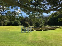 무료 이미지 : 나무, 잔디, 구조, 목초지, 녹색, 목장, 뒤뜰, 정원... 녹색, 목장, 뒤뜰, 정원, 골프 코스, 재산, 삼림지, 마당, 농촌 지역... 