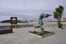 무료 이미지 : 기념물, 휴가, 큰 광장, 조각, 미술, 스페인, 마르, 플라나, 갈리시아, 폰테 베 드라, Sanxenxo, 마을 광장, 스크린 샷... 