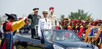 한-NATO 군사협력 강화를 위한 김명수 합동참모본부의장과 드라고네 신임 NATO 군사위원장의 공조통화 - 북한과 러시아에 대한 대응 강화 협의