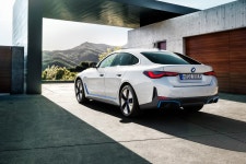 이쯤에서 보는 비엠따블유의 테슬라 킬러 세단~ ㅋㅋㅋ - 자동차 갤러리