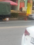 하당 초원1차아파트 상가앞 도로 불법점유물 - 열린시장실 하당 초원1차아파트 상가앞 도로 불법점유물