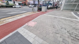 하당 중흥S-클래스 버스정류장 주변 보도블럭 지반침하 - 열린시장실 하당 중흥S-클래스 버스정류장 주변 보도블럭 지반침하