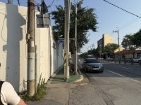 목포시 산정로 보행로 유효폭 미달 및 설치물로 인한 위험요소 개선 요청 - 목포시 목포시 산정로 보행로 유효폭 미달 및 설치물로 인한 위험요소... 