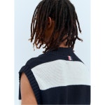 24 FW 톰브라운 스트라이프 브이넥 오버사이즈 베스트 MJV008A J0141 415 - 리본즈(REEBONZ)