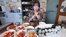 충무김밥 60개 먹방한 쯔양 근황 ㄷㄷㄷ > 인기 게시물 | 시보드 충무김밥 60개 먹방한 쯔양 근황 ㄷㄷㄷ