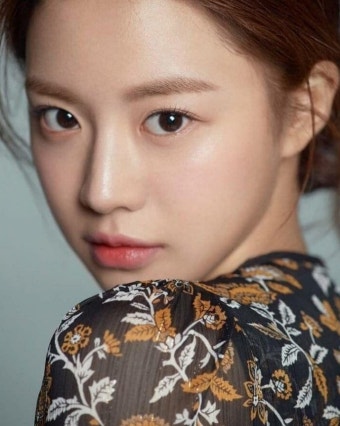배우 고윤정 프로필 고향 나이 키 혈액형 학력 MBTI 소속사 > 이슈 | 시보드 배우 고윤정 프로필 고향 나이 키 혈액형 학력 MBTI 소속사