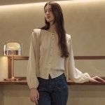 LF스퀘어 공식 온라인몰 [23 신상] 셔링 긴팔 블라우스(VHBAH2403)