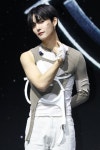 [덕샷] 승훈, 치명적인 시선 < 포토 < 기사본문 - 굿뉴스닷컴 [덕샷] 승훈, 치명적인  시선