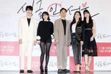 [덕샷] 박범수 감독과 출연진, 싱글 인 서울 파이팅! < 포토 < 기사본문 - 굿뉴스닷컴 [덕샷] 박범수 감독과 출연진, 싱글 인 서울 파이팅!