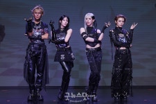[덕샷] 엑스러브, '아이,갓'으로 컴백! < 포토 < 기사본문 - 굿뉴스닷컴 [덕샷] 엑스러브, '아이,갓'으로 컴백!