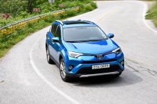 토요타 라브4, 1000km 달리며 재탐구 < 리뷰 및 테스트 < 기사본문 - 오토헤럴드 토요타 라브4, 1000km 달리며 재탐구