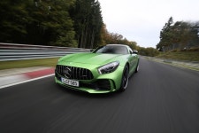 녹색 지옥의 야수, 메르세데스-AMG GT R 랩타임 신기록 < 이슈&테마... 오토헤럴드 녹색 지옥의 야수, 메르세데스-AMG GT R 랩타임 신기록