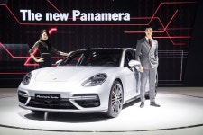 [서울모터쇼]포르쉐, 신형 파나메라 라인업 총 출동 < 글로벌 모터쇼 < 이슈&테마 < 기사본문 - 오토헤럴드 [서울모터쇼]포르쉐, 신형 파나메라... 